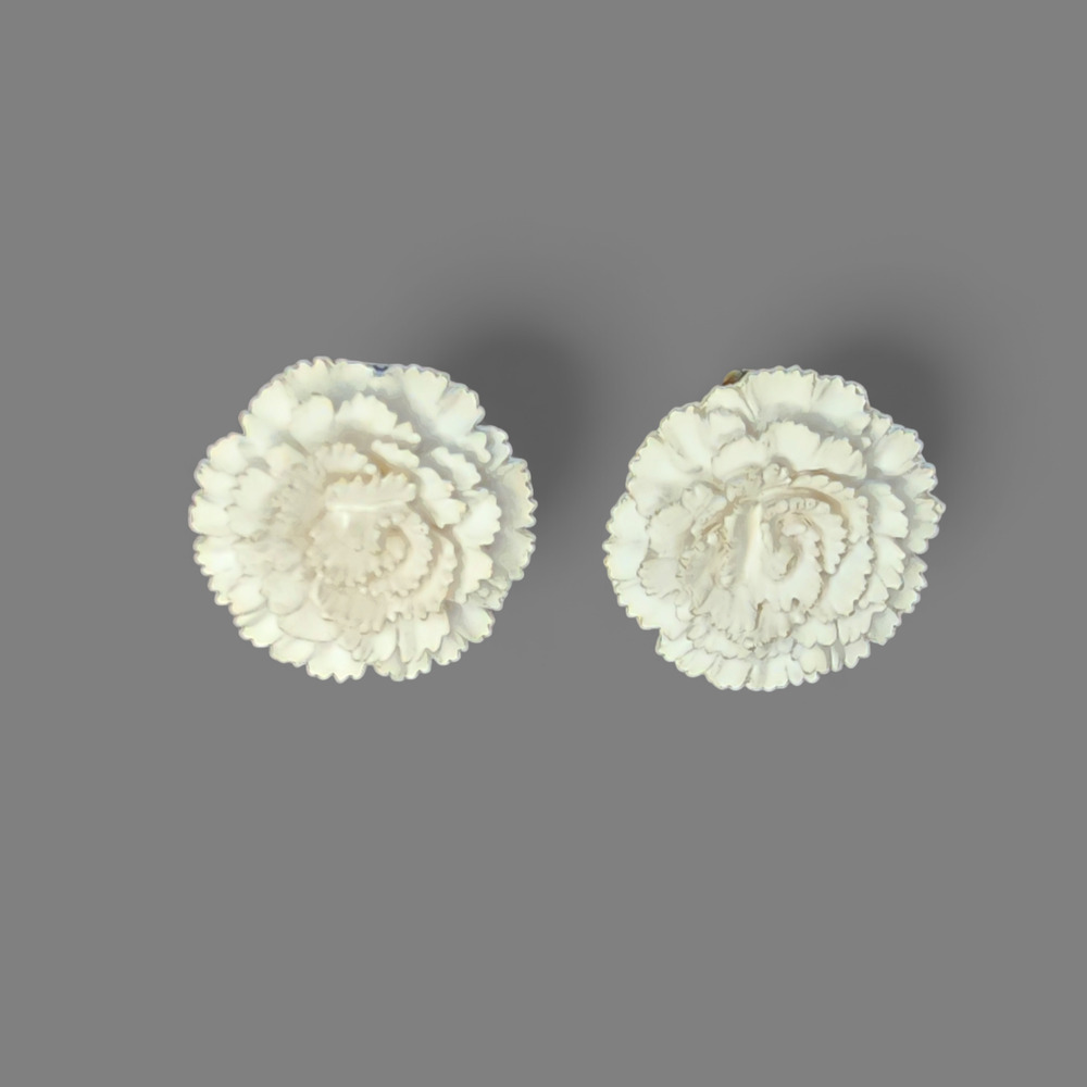 Vintage floral white carnations clip-on earrings